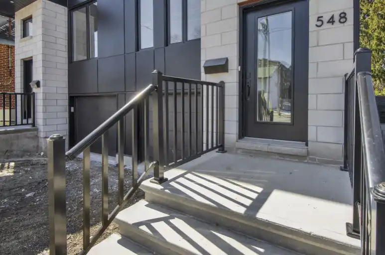548 Kirkwood Avenue - A | 548 Kirkwood Avenue - A, Ottawa | 3121335