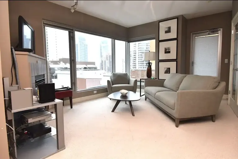 Ideal location mountain view upscale furnishings convenient access to freeways | 920 5th Ave SW, Calgary, Alberta, T2P 5P6, Calgary | 3108092