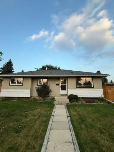 Price Reduction|Renovated Bungalow|Central AC|5 Bed|2 Bath|Detached Garage | 322 44 Street Southeast, Calgary | 3108099