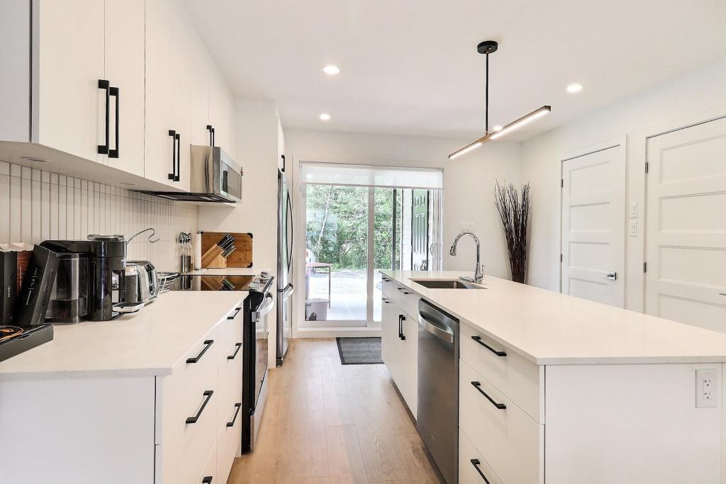 Luxueux condo neuf 4½ à louer – 1350$ / mois* | 3085755