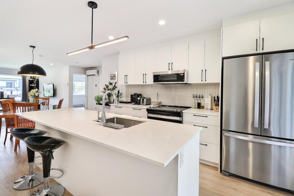 Luxueux condo neuf 4½ à louer – 1350$ / mois* | 3085755