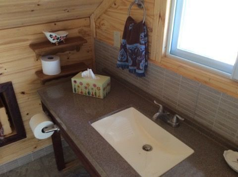 - FULLY FURNISHED QUIET, COZY, INTIMATE, VERY PRIVATE FOR A CORPORATE STAY OR DISPLACED HOME OWNER | 135 Rue Valade, Les Cedres | 3085780