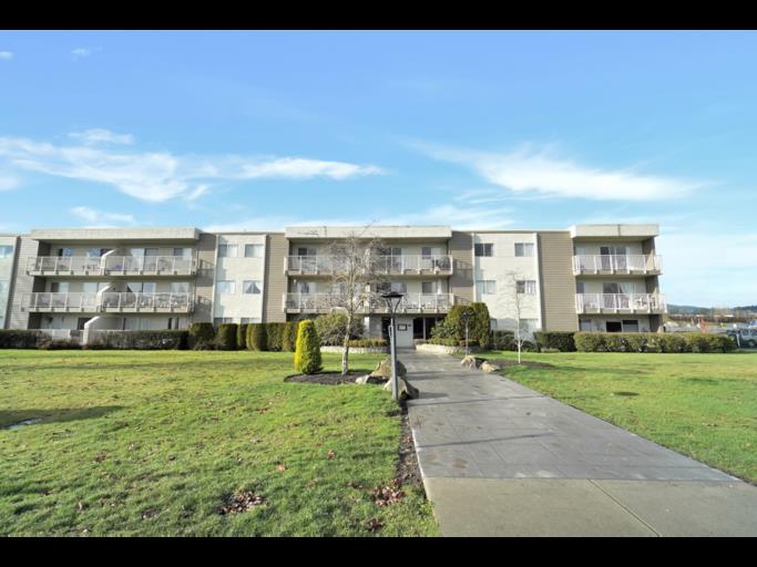 Lochside Apartments | 7840 Lochside Drive, Saanichton | 3085906