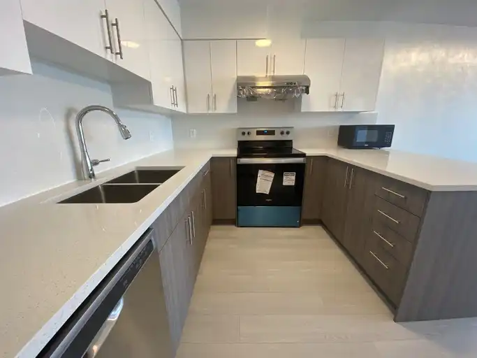 (DPMonline.ca) Freshly Renovated Penthouse! Extra-Large Floorplan! (2601 - 3970 Carrigan Ct BUR) | 3970 Carrigan Court, Burnaby | 3085976