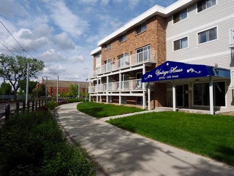 Downtown - Spacious 1-Bedroom, 2-Level Apartment with Balcony for Rent | 10735 105 Street Northwest, Edmonton | 3100323