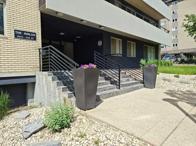 Avalon Apartments | 9810 105 Street Northwest, Edmonton | 3086018