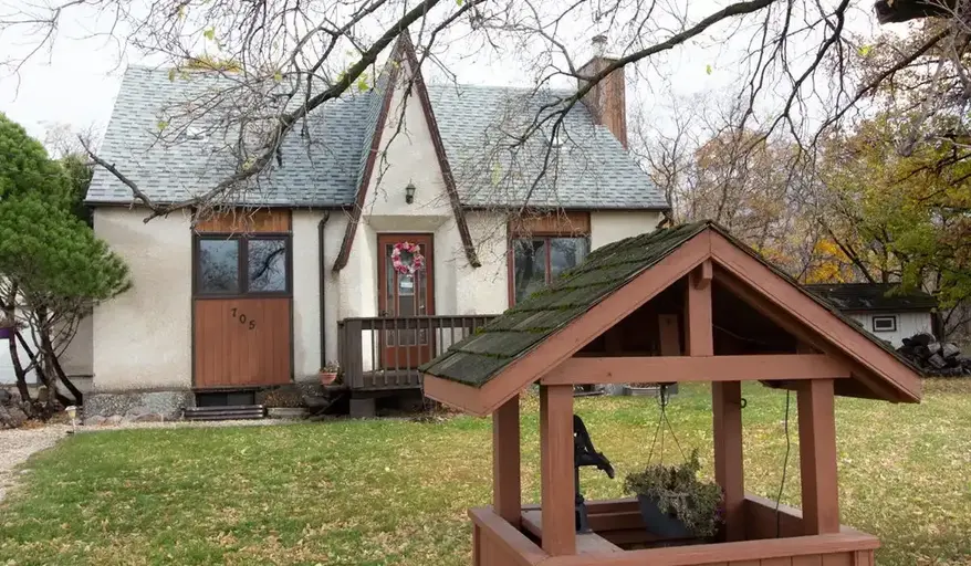 705 St. Anne&apos;s House | 705 Saint Anne's Road, Winnipeg | 3086098