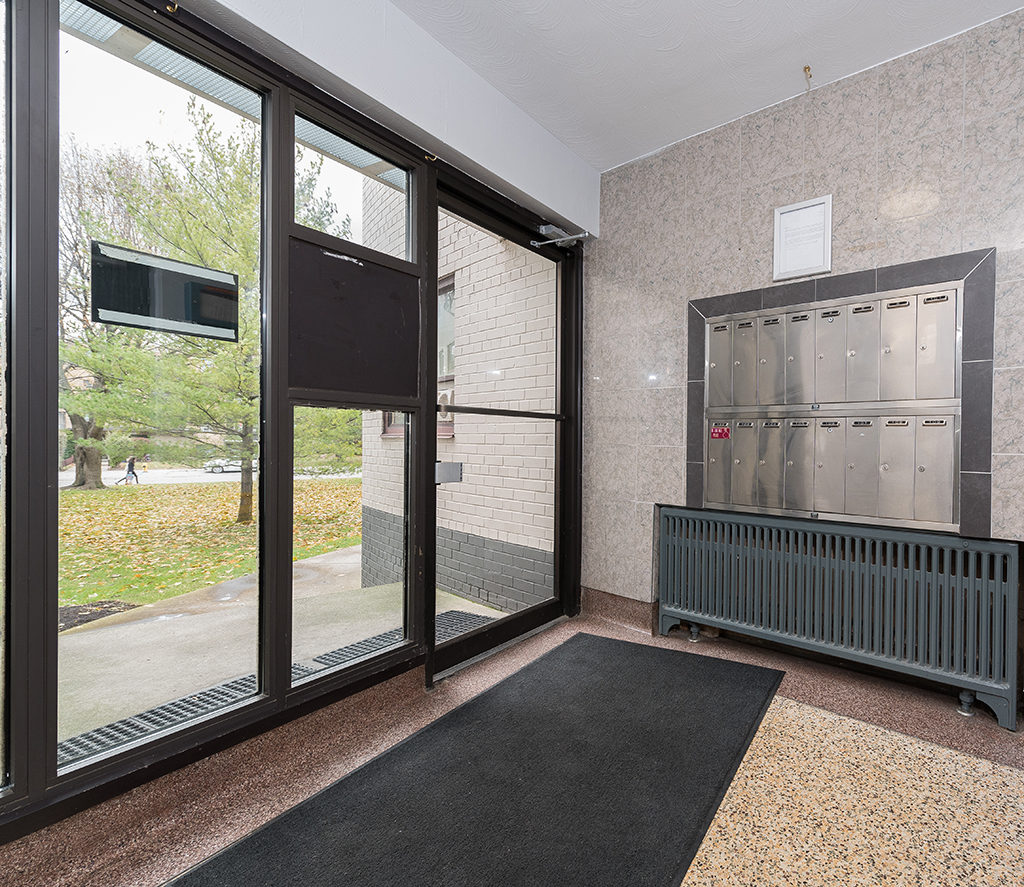 Crown Hill Place Apartments | 3117566