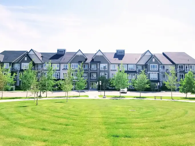 Well Kept 2 Bed 2 bath with underground parking & storage locker | 3208 - 175 Silverado Boulevard Southwest, Calgary | 3135585