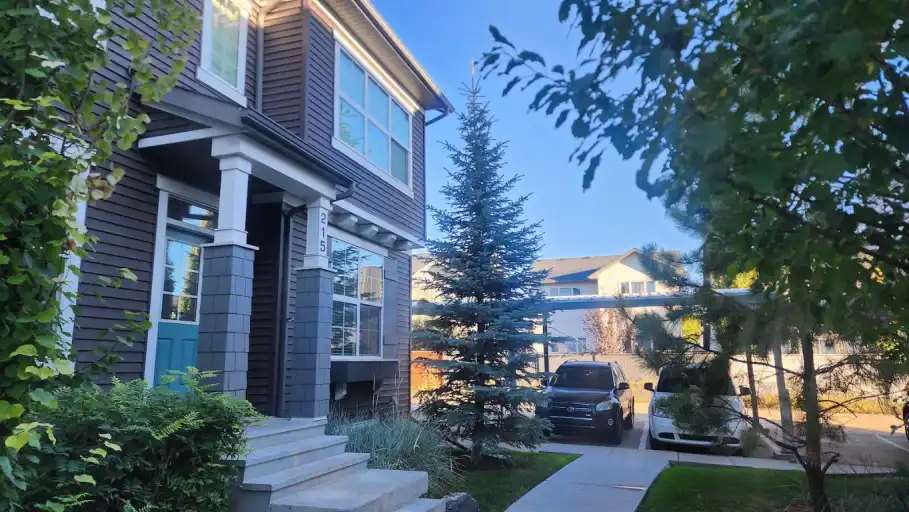 End-Unit 3-Bedroom Townhouse for Rent – Available November  17th | 215 Silverado Skies Common Southwest, Calgary | 3086393
