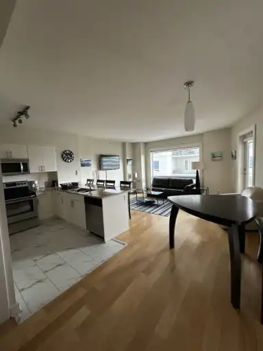 Luxury 1 Bed + Den Condo | 9th Floor | Icon II – Downtown Edmonton | 902 - 10152 104 Street Northwest, Edmonton | 3086408