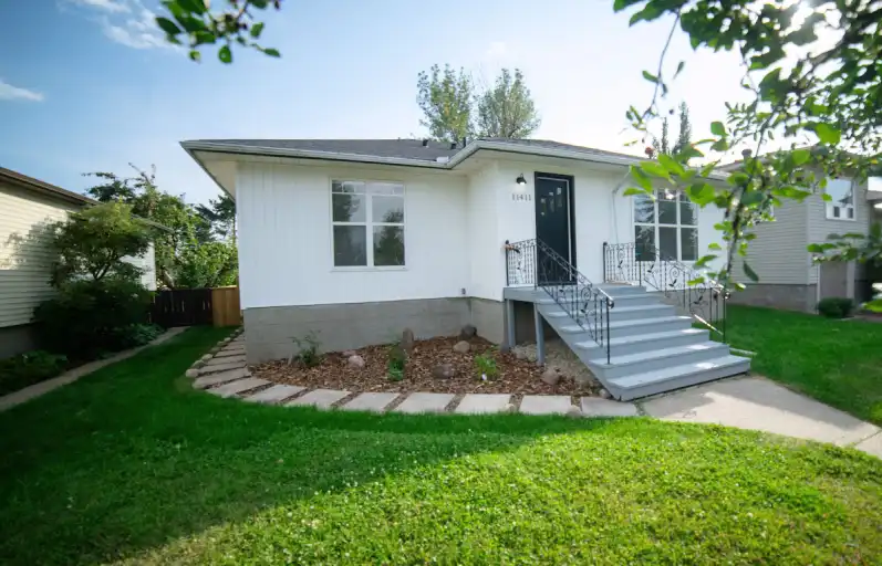 $2,200 – Designer 3-Bedroom Main Floor Unit| Gourmet Kitchen, 2 Spa Baths | 11411 112 Avenue Northwest, Edmonton | 3086413