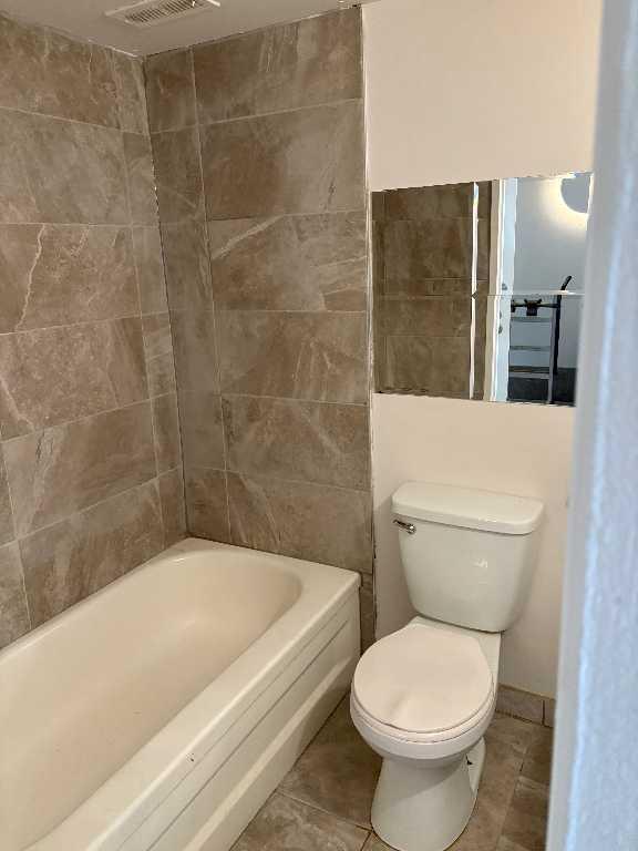 Laval 4 1/2 , - métro Montmorency-chauffé Ascenseur -Béton - | 3086468
