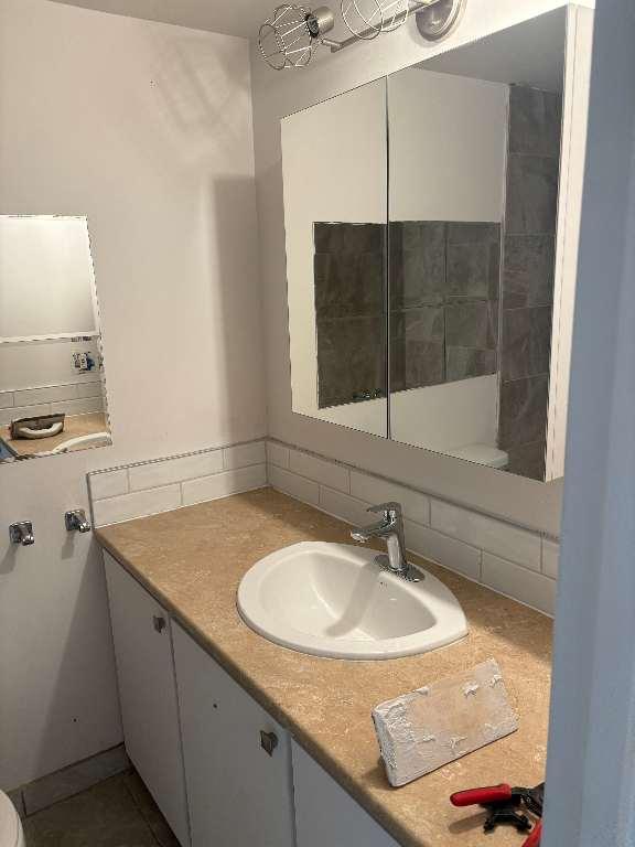 Laval 4 1/2 , - métro Montmorency-chauffé Ascenseur -Béton - | 3086468
