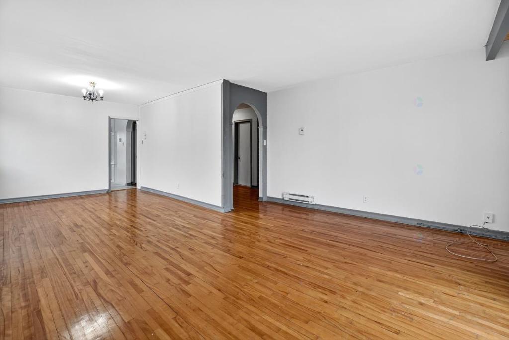 3-bedroom apartment 1200 sqft Perfect spot Lachine Montreal for rent | 3086470