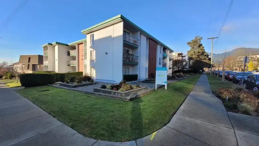 SEYMOUR MANOR | 210 West 16th Street, North Vancouver | 3086621