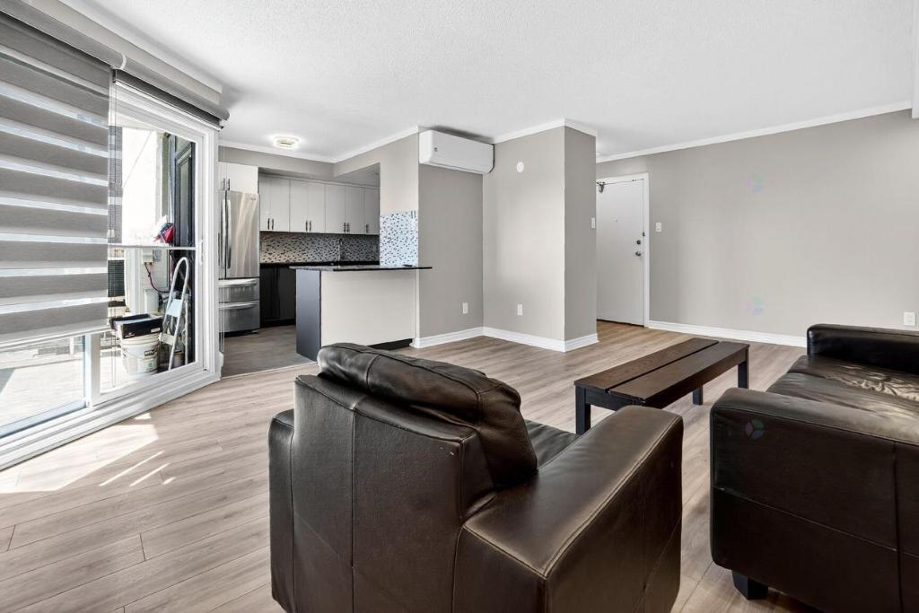 Available now, Golden Square Mile, 2 bdr condo, McGill University | 3086778