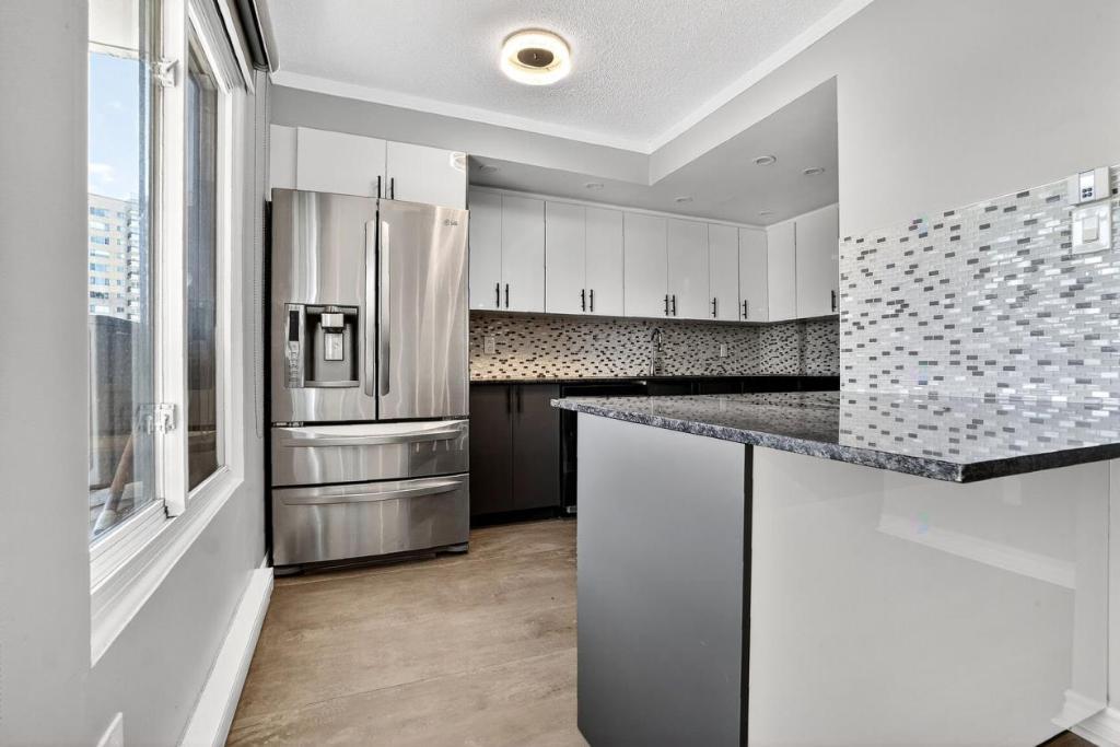 Available now, Golden Square Mile, 2 bdr condo, McGill University | 3086778
