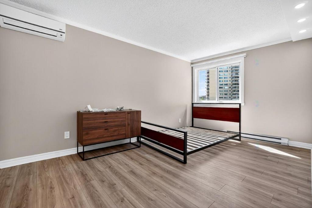 Available now, Golden Square Mile, 2 bdr condo, McGill University | 3086778