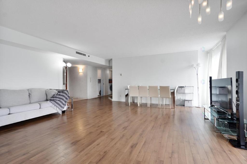 Huge 2 bdr, 2 bath, next to Concordia University, Pool, Gym, Garage - Condo / apartment for rent Montreal Ville-Marie | 3086780