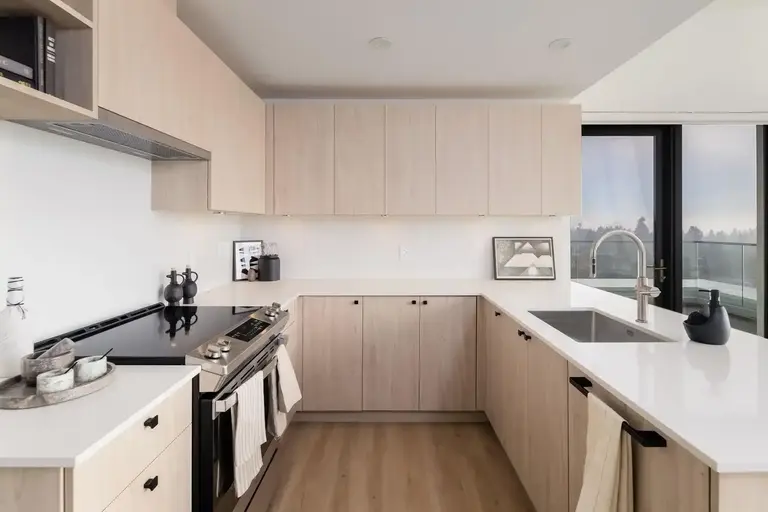Century | 250 East 15th Street, North Vancouver | 3086921