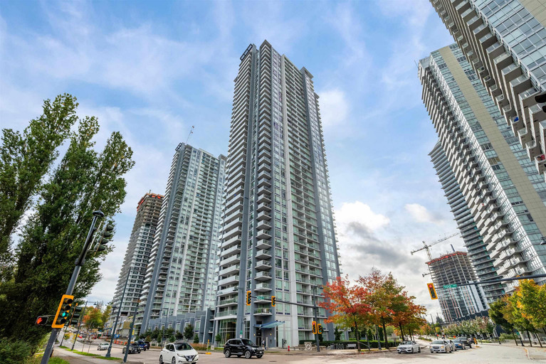 Park Avenue East & West | 13696 100th Avenue, Surrey | 3086923