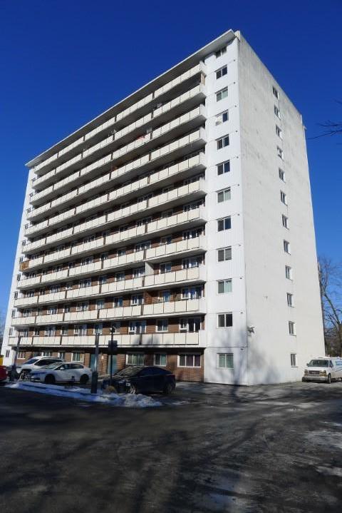 Crystal View Manor | 810 Pinecrest Road, Ottawa | 3118259
