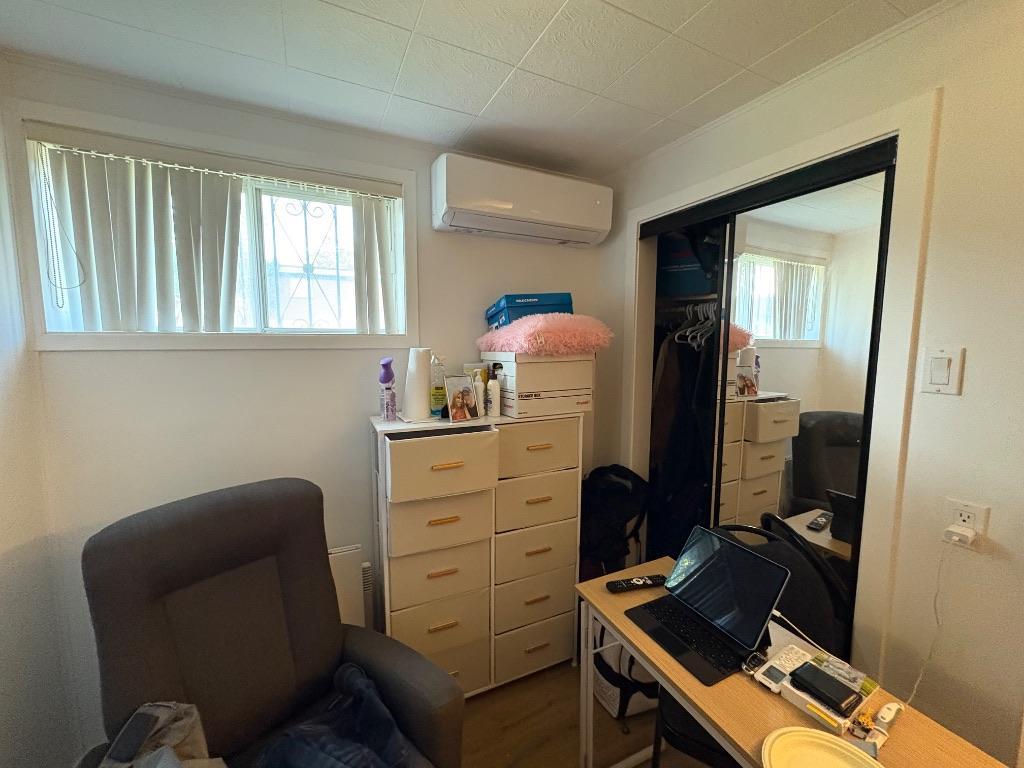 Chambre rénovée, avec lavabo et toilette, à Louer | 3087935