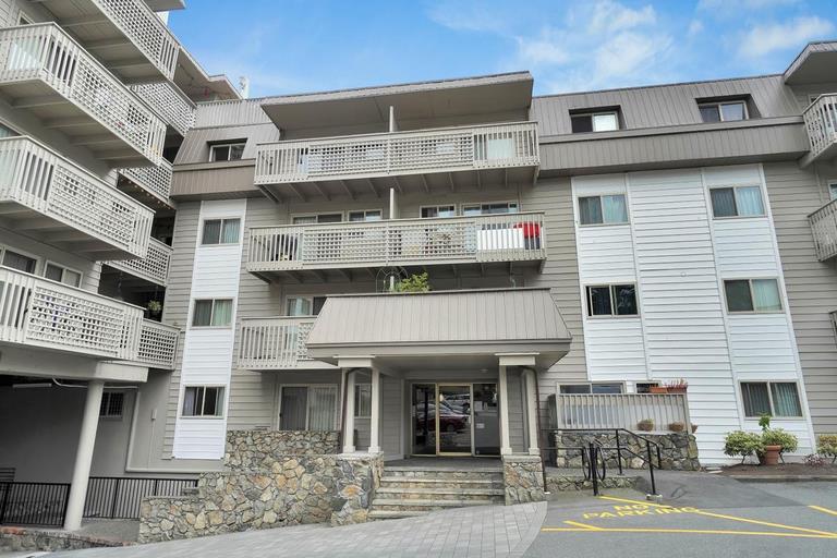 Macaulay East Apartments | 948 Esquimalt Rd, Victoria | 3088141