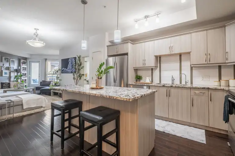 Luxury 1 BDRM+DEN, 2 BATH Condo in DT Edmonton | Edmonton | 3097844