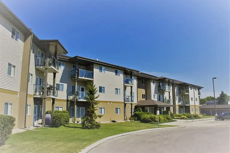 Kenwood Court | 333 & 337 Warde Avenue, Winnipeg | 3088292