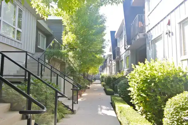 Fairview Townhouse near Skytrain, Close to VGH! | 668 West 6th Avenue, Vancouver | 3088528