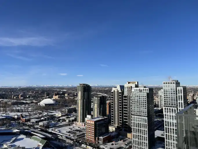 DOWNTOWN CALGARY 1 BRDM EXECUTIVE LUXURY FURNISHED INC ALL UTILITIES & INTERNET | 1188 3 Street Southeast, Calgary | 3114304