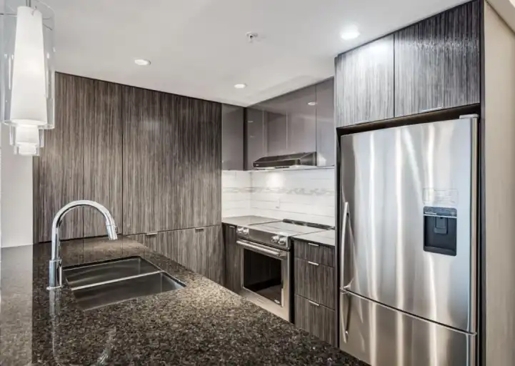 Large, corner 2 Bed, 2 Bath in luxury VOGUE tower | 1203 - 930 6 Avenue SW, Calgary | 3146370