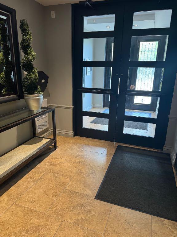 LA COUPOLE SUPERBE CONDO RDC AVEC CHUTE ASCENSEUR ET PISCINE 41/2 2CC 1800/M | 3088663