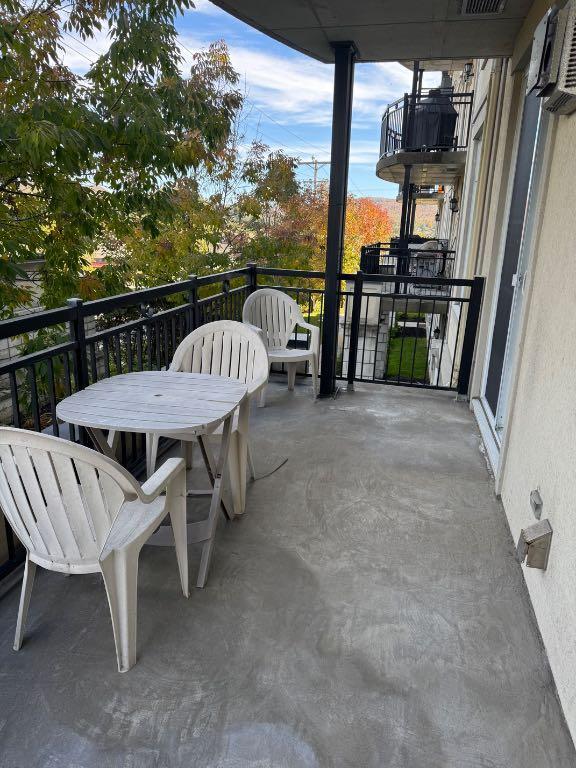 LA COUPOLE SUPERBE CONDO RDC AVEC CHUTE ASCENSEUR ET PISCINE 41/2 2CC 1800/M | 3088663