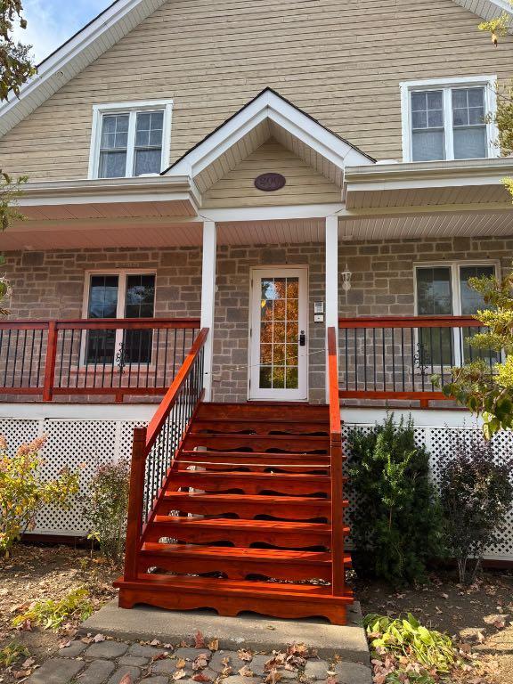 ST SAUVEUR Centre ville pres de leglise Grand 41/2 luxueux 2cc 3 appareil inclus et plus .......LIBRE... | 3088664