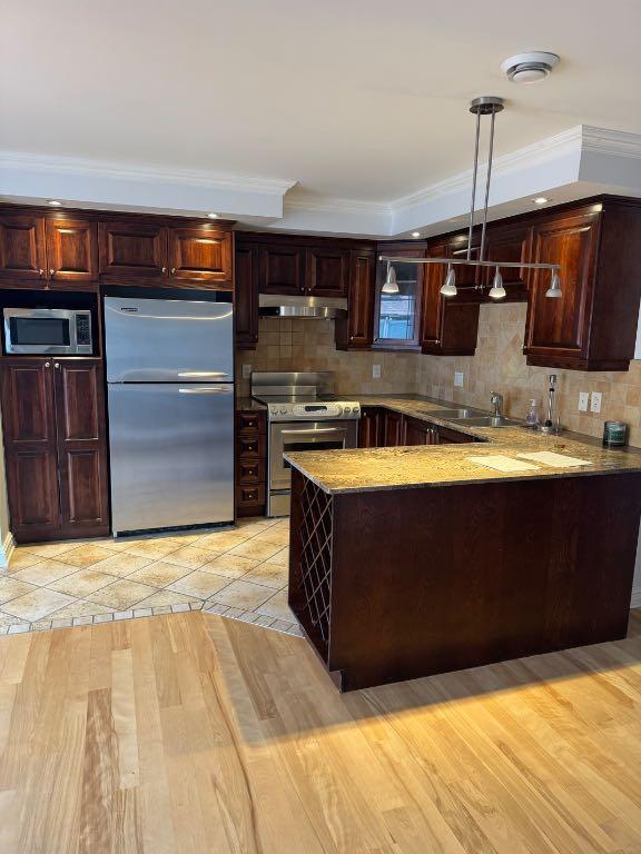 ST SAUVEUR Centre ville pres de leglise Grand 41/2 luxueux 2cc 3 appareil inclus et plus .......LIBRE... | 3088664