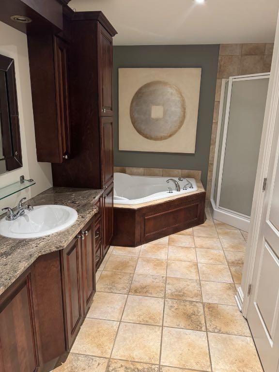 ST SAUVEUR Centre ville pres de leglise Grand 41/2 luxueux 2cc 3 appareil inclus et plus .......LIBRE... | 3088664