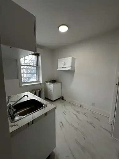 2144 Decarie | 2144 Boulevard Décarie, Montreal | 3088678
