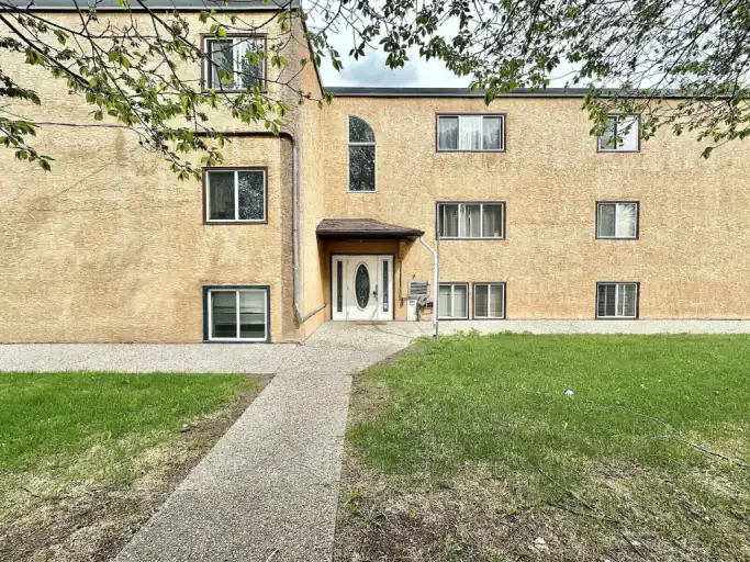 Newly Painted 2 Bedroom 1 Bathroom Condo*Parking Included*Laundry In Building | 3 - 10904 159 Street Northwest, Edmonton | 3089095