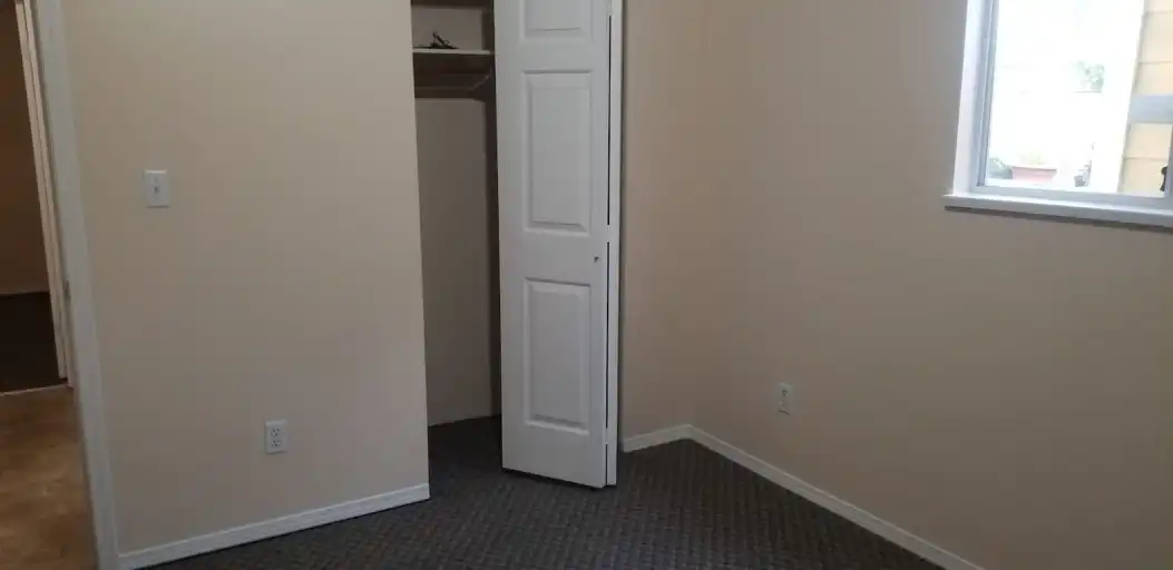 2 bed/1 bath large includes utilities | Surrey | 3090186