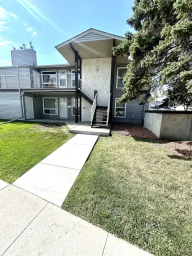 Cozy 2 bedroom plus den located in West Edmonton | 9309 - 9309 172 Street Northwest, Edmonton | 3090244