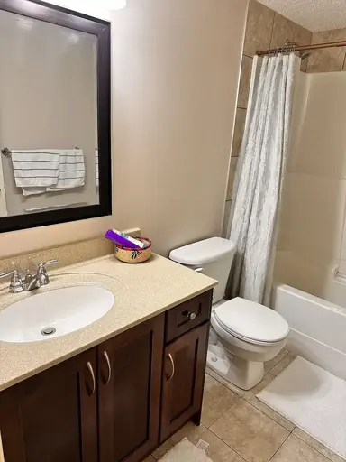 A large basement suite with separate entry, quiet, beautiful & safe at the hill. | Calgary | 3090249