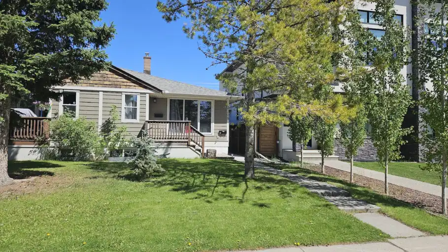 Very Large 2-Bedroom Legal Basement Suite - Great Location! | 3308 38 Street Southwest, Calgary | 3116219