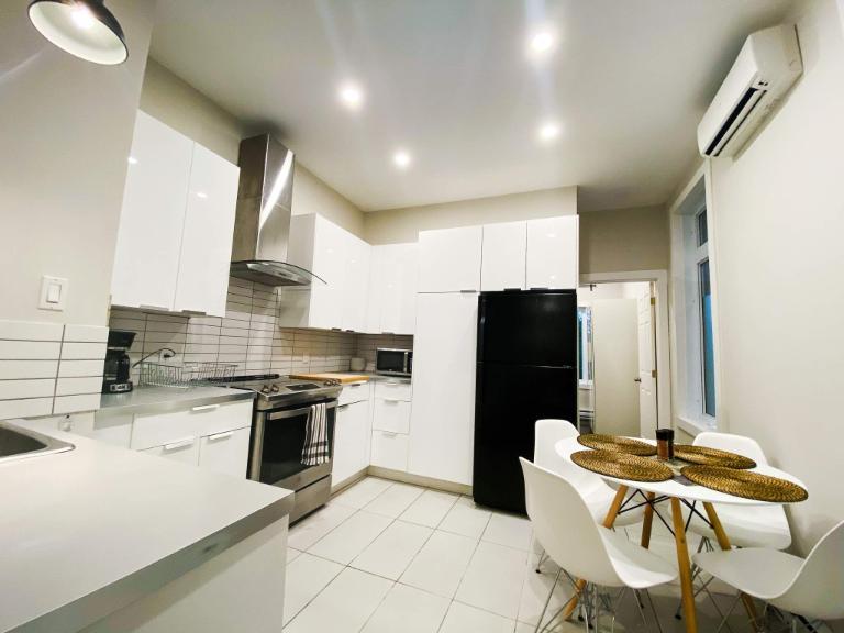1 CH - 1 SDB - Montréal - $2,000 /mo | 3090307