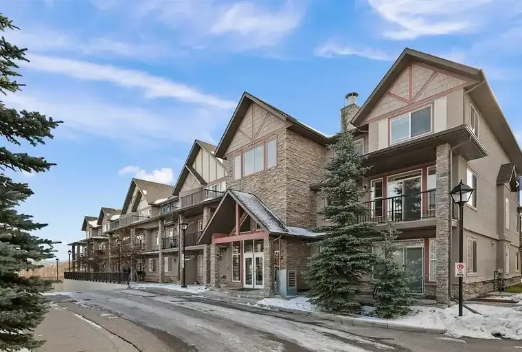 Immaculate 1 Bedroom plus den Condo In Aspen Woods | 2112 - 211 Aspen Stone Blvd SW, Calgary | 3090447