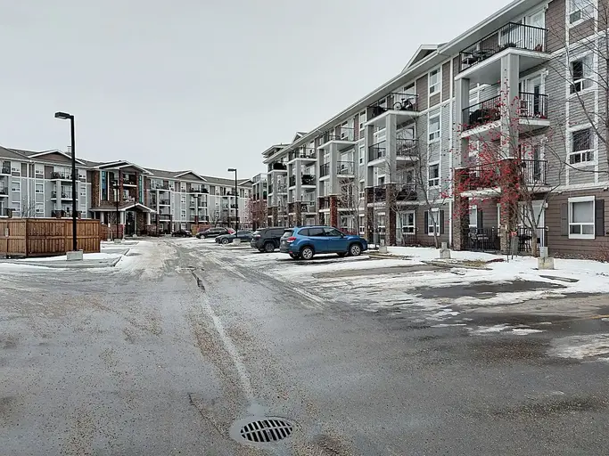 Room for rent in a 2 beds/ 2 baths apartment on the top floor | 9363 Simpson Dr NW, Edmonton | 3118380
