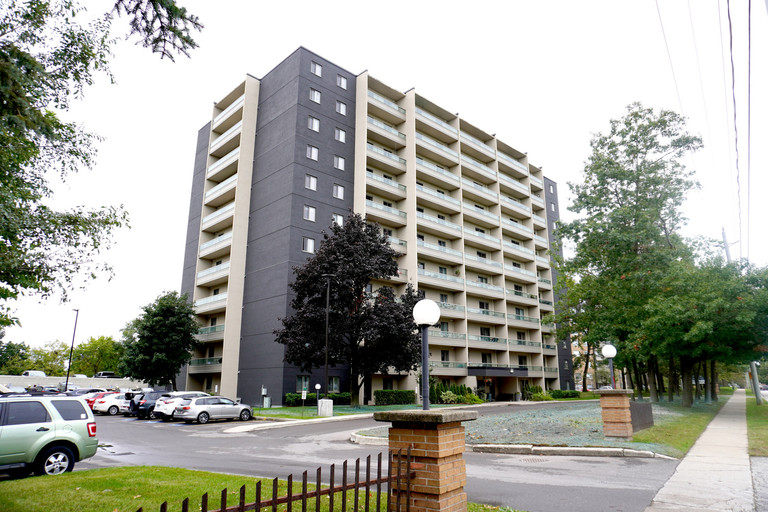 Royal Oak Towers | 501 Errol Road, Sarnia | 3090792