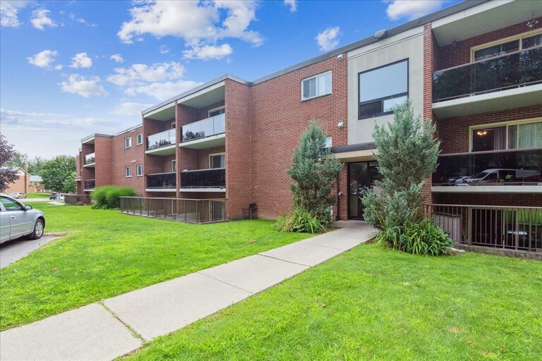 Blackacres Blvd Apartments | 181,183 Blackacres Blvd, London | 3090802